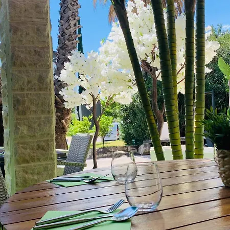 Grand De 4 Etoiles 4* נים