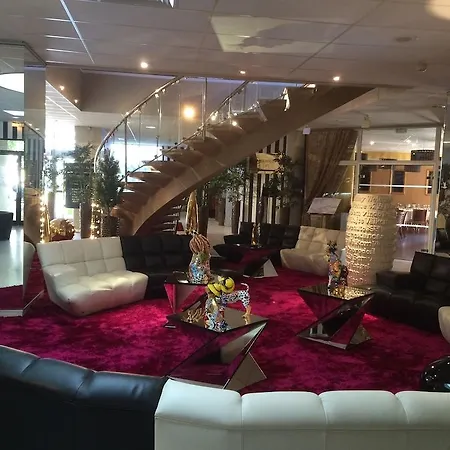 Grand De 4 Etoiles Otel Nîmes