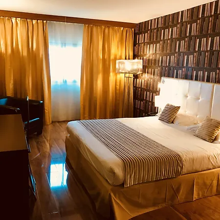 Grand De 4 étoiles Hotel 4*