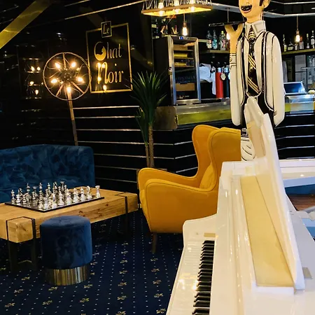 Grand De 4 Etoiles Νιμ