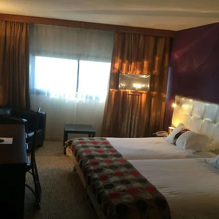 Grand De 4 Etoiles Otel Nîmes