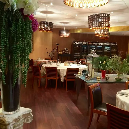 Grand De 4 Etoiles Otel Nîmes