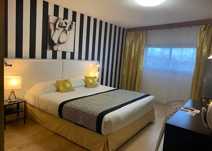 Grand De 4 Etoiles 4* Nîmes